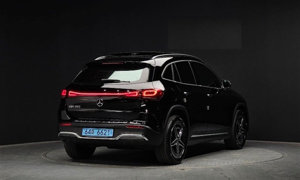 Mercedes Benz EQA - Vista 4