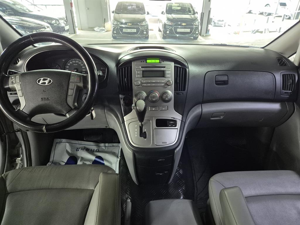 HYUNDAI Starex - Vista 7