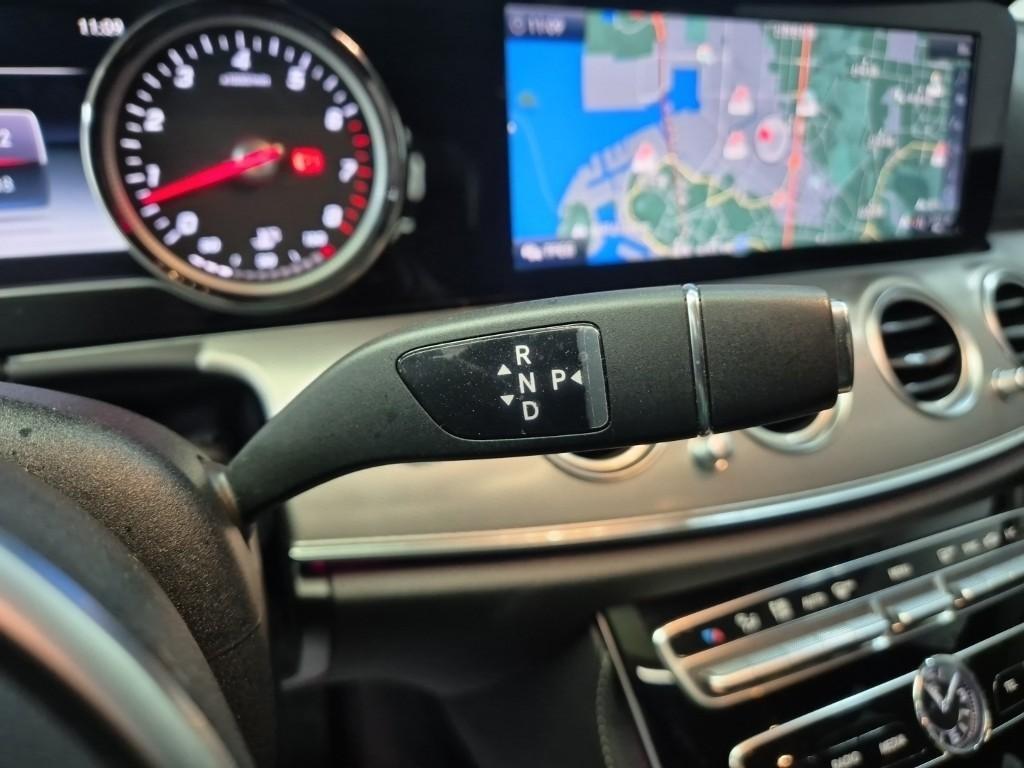 Mercedes Benz E class - Vista 8