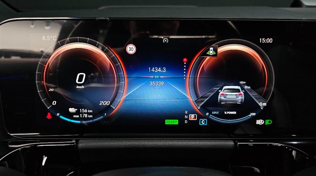 Mercedes Benz EQA - Vista 8