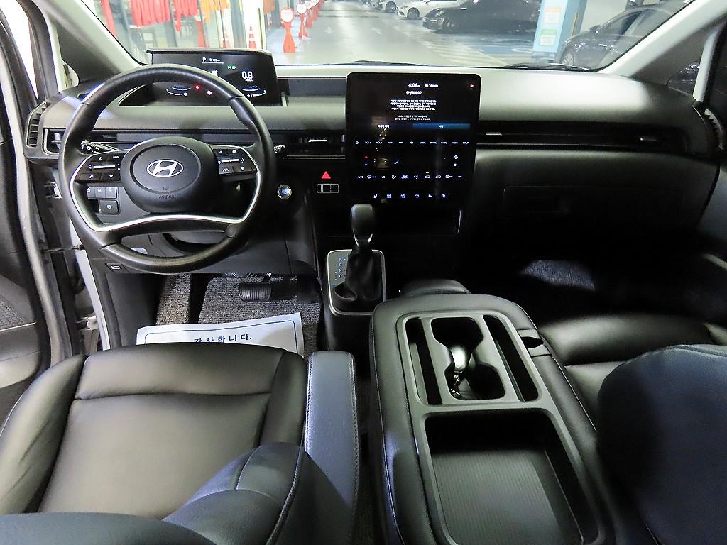 HYUNDAI Staria - Vista 10