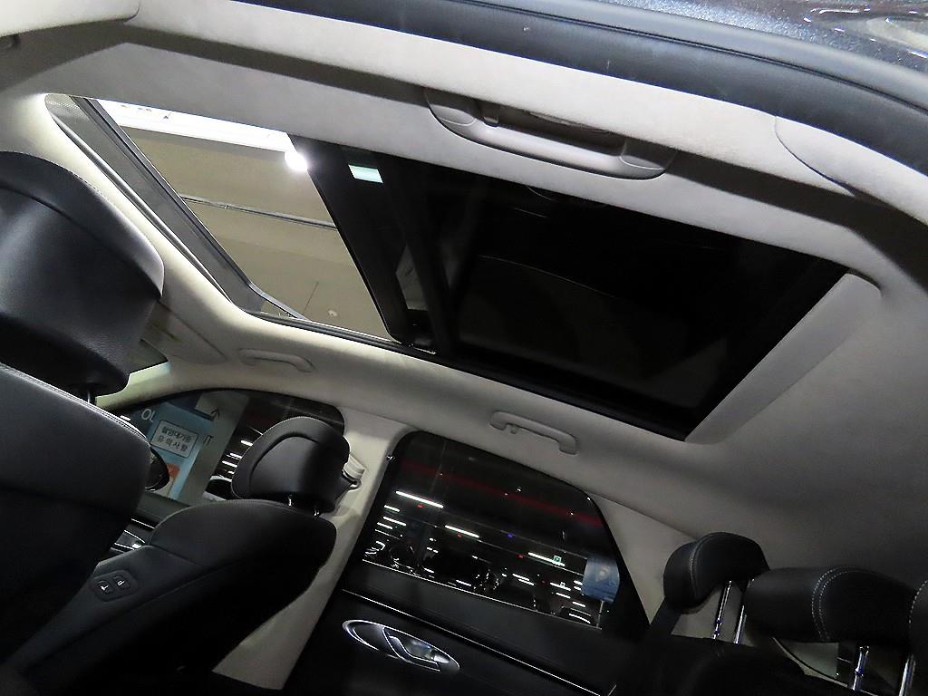 Genesis GV70 - Vista 8