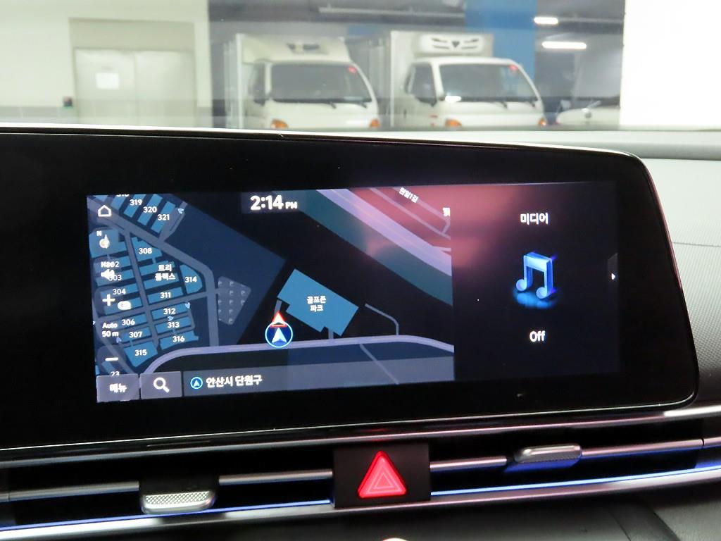 HYUNDAI Avante - Vista 9