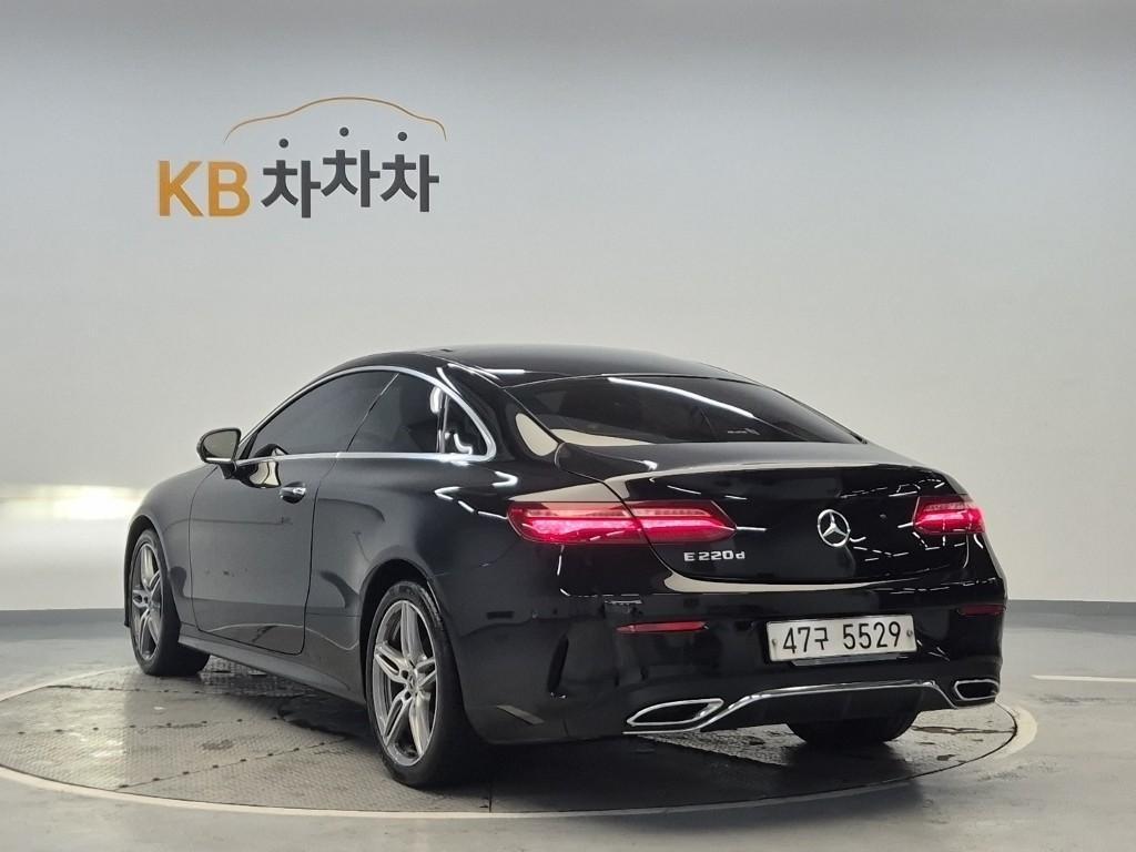 Mercedes Benz E class - Vista 4