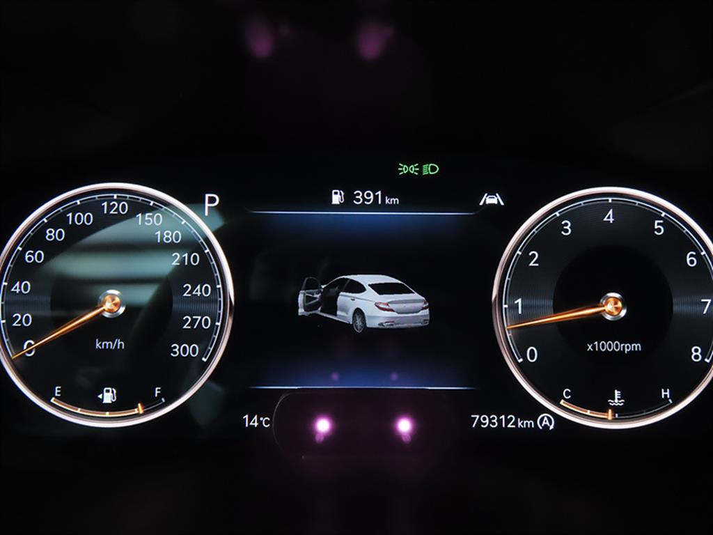 Genesis G70 - Vista 9