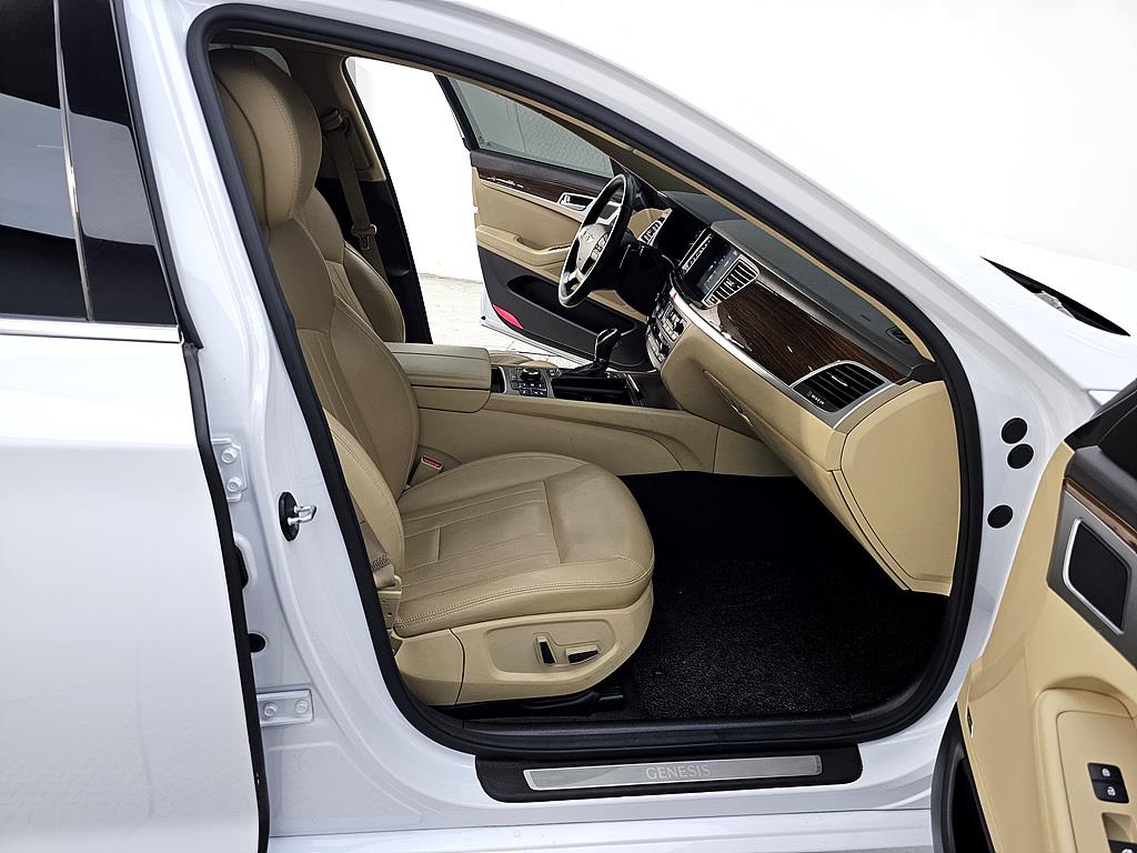 HYUNDAI Genesis - Vista 10