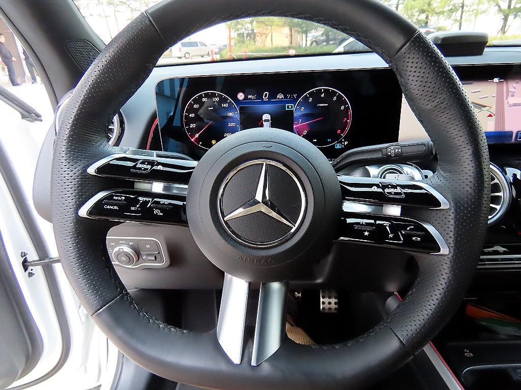 Mercedes Benz GLB Class - Vista 8