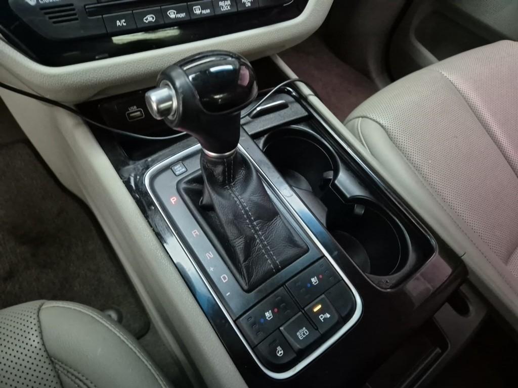 KIA Carnival - Vista 8