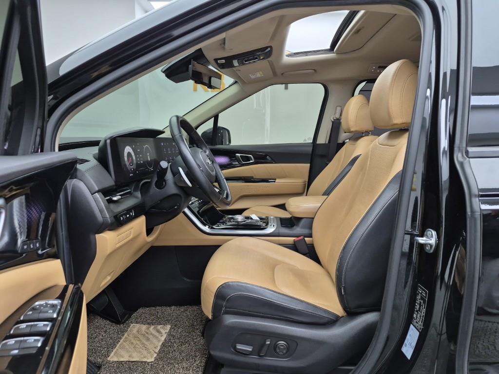 KIA Carnival - Vista 11