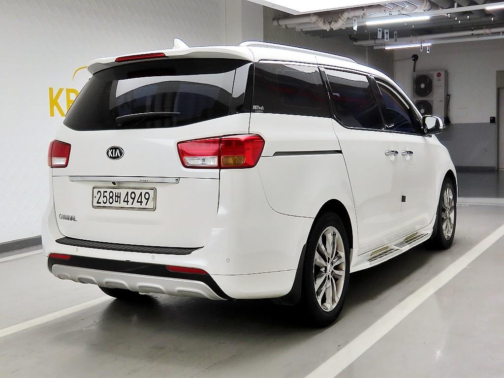 KIA Carnival - Vista 4