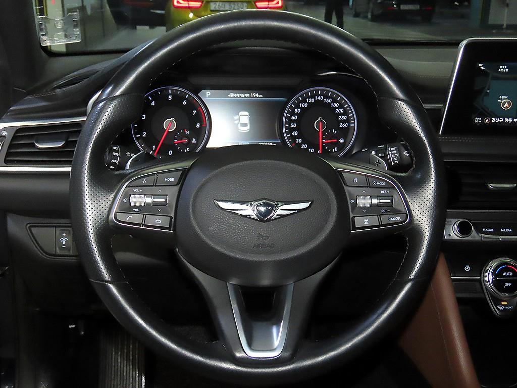 Genesis G70 - Vista 8