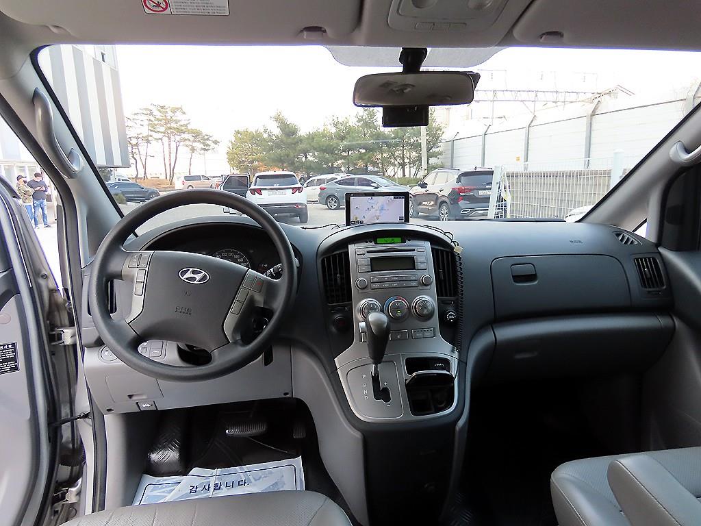 HYUNDAI Starex - Vista 9