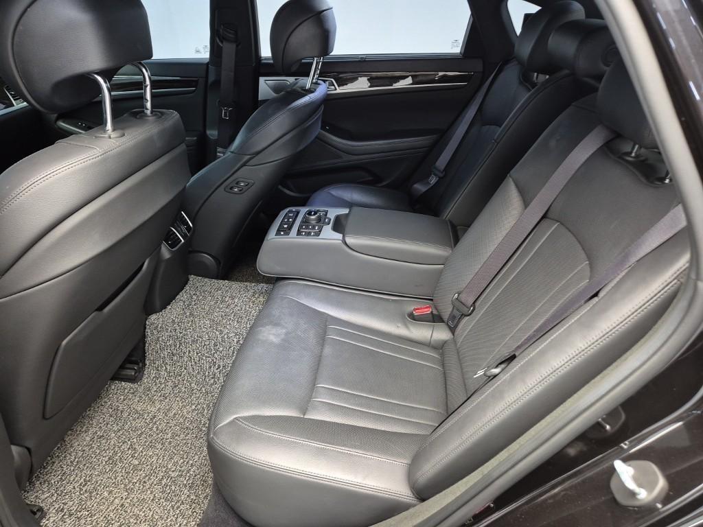 Genesis G80 - Vista 12