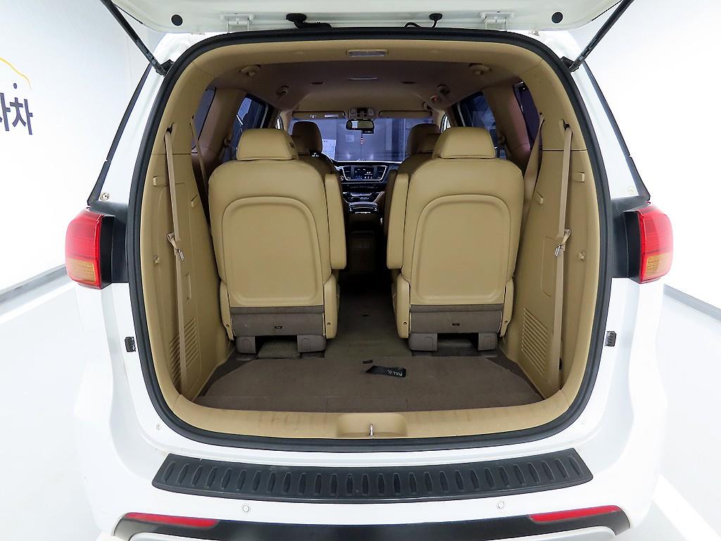 KIA Carnival - Vista 5