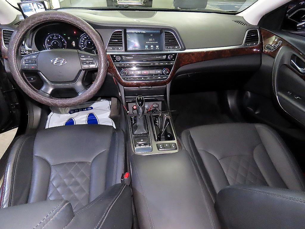 HYUNDAI Aslan - Vista 10