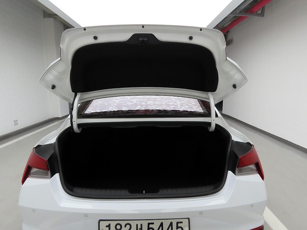 HYUNDAI Avante - Vista 5