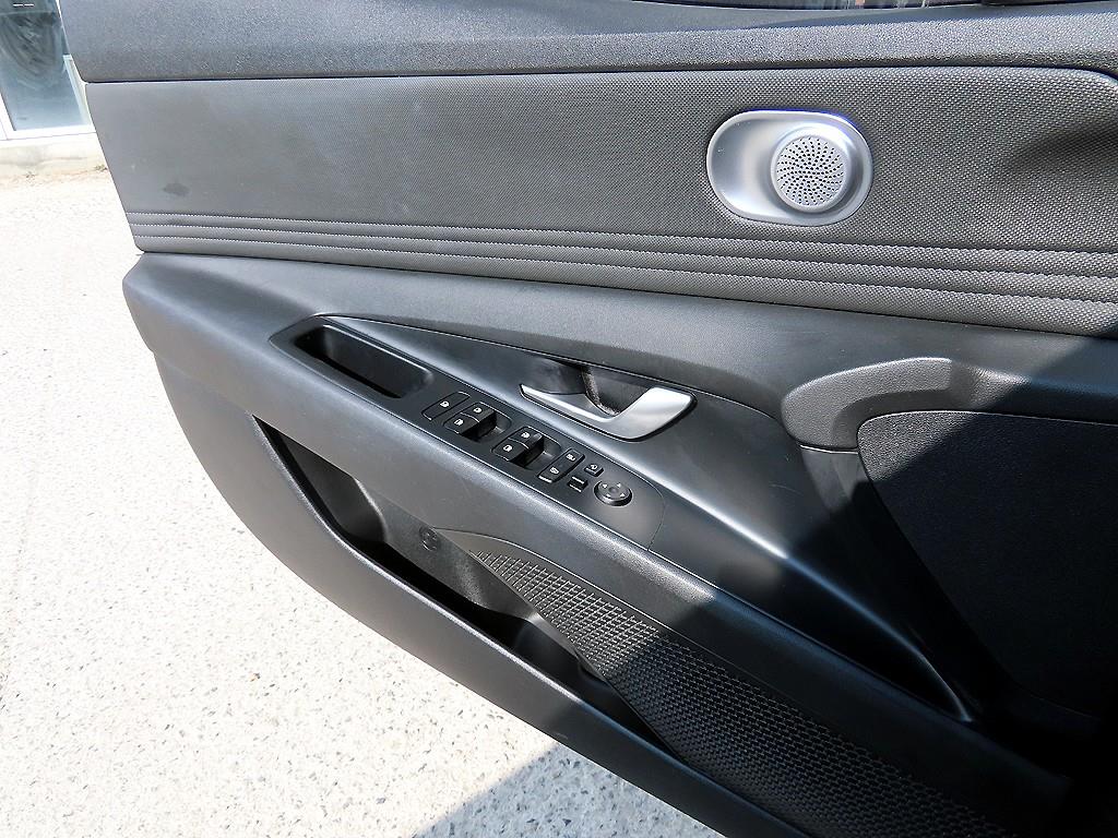 HYUNDAI Avante - Vista 11