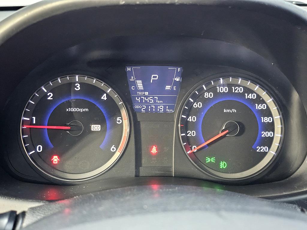 HYUNDAI Accent - Vista 7