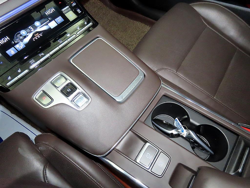 HYUNDAI Grandeur - Vista 12