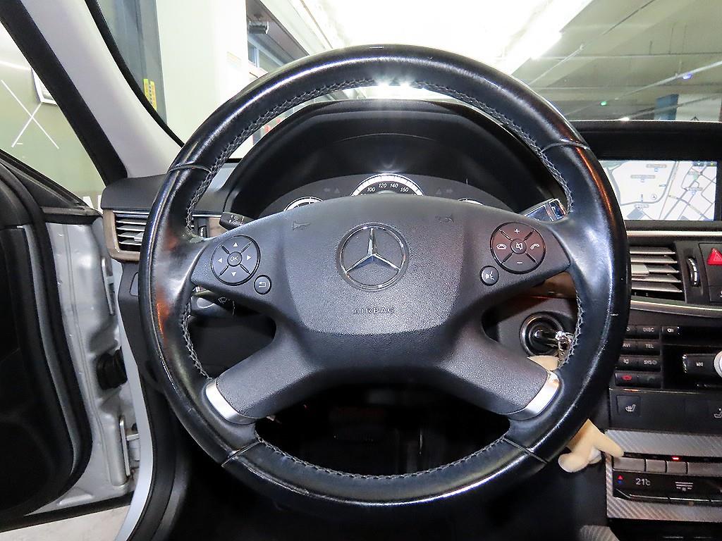 Mercedes Benz E class - Vista 8