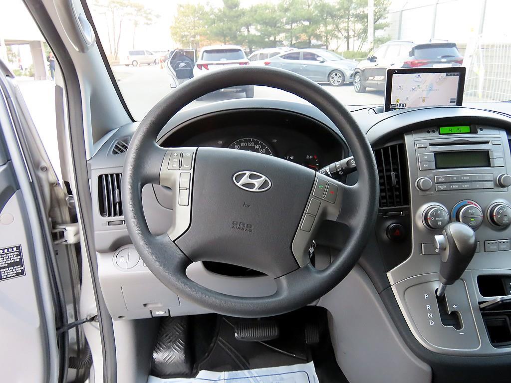 HYUNDAI Starex - Vista 8