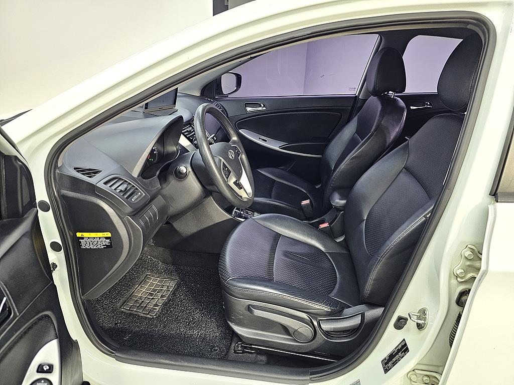 HYUNDAI Accent - Vista 8