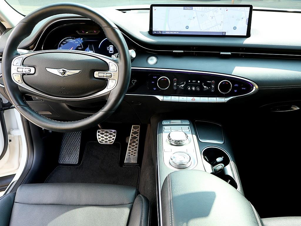 Genesis GV70 - Vista 9