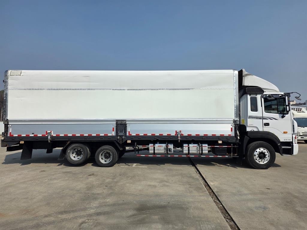 medium and large cargo truck - Vista 5