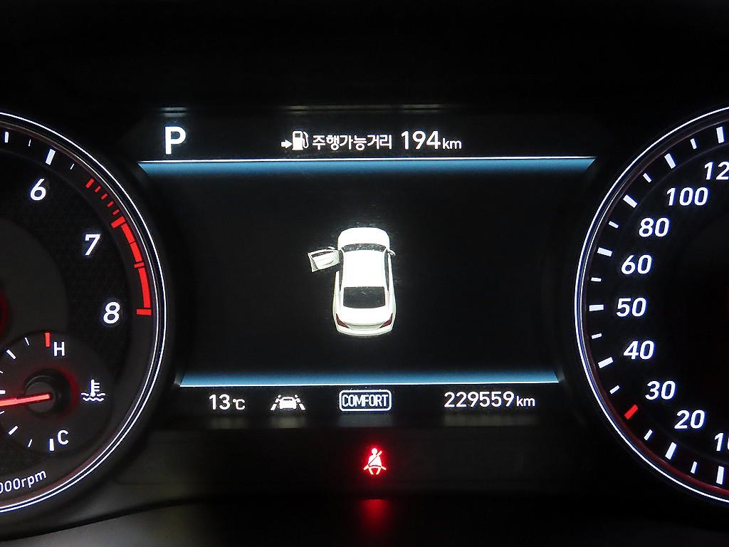 Genesis G70 - Vista 9