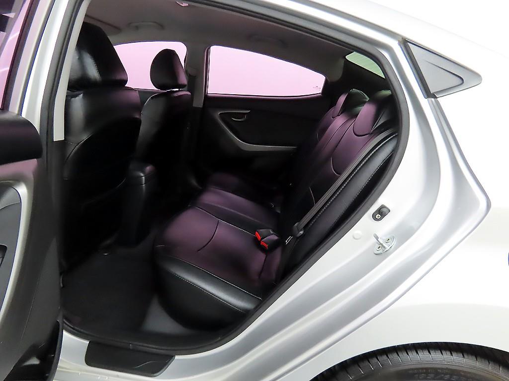 HYUNDAI Avante - Vista 6