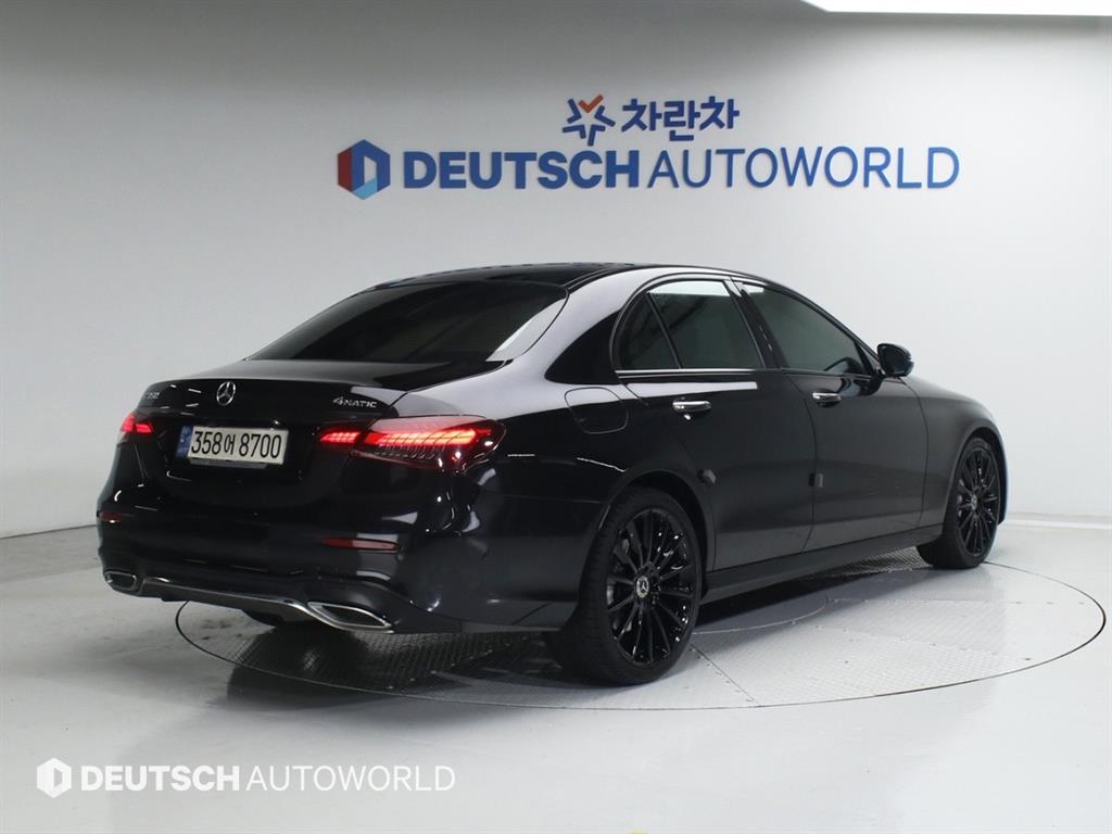 Mercedes Benz E class - Vista 3