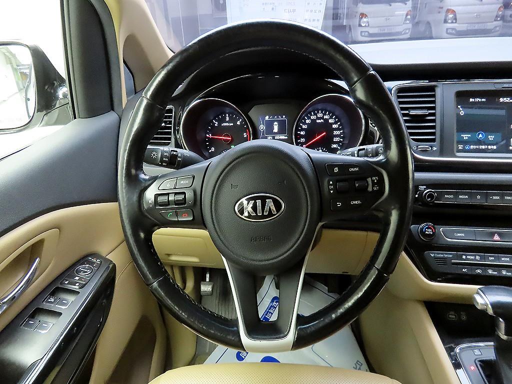 KIA Carnival - Vista 7