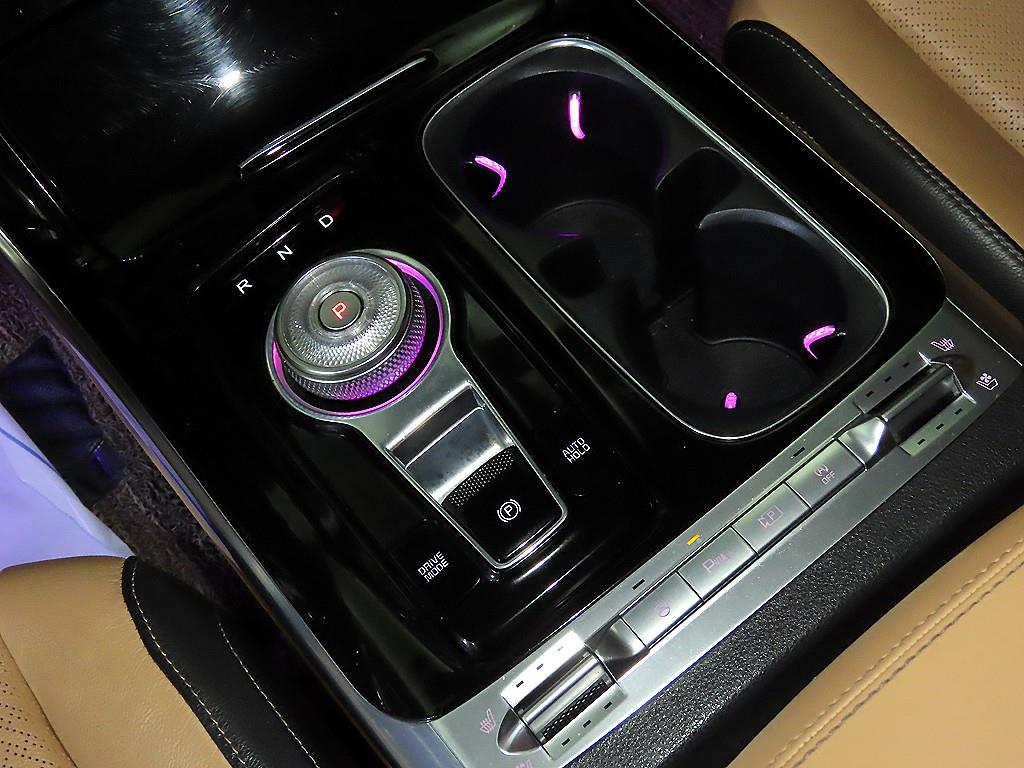 KIA Carnival - Vista 12