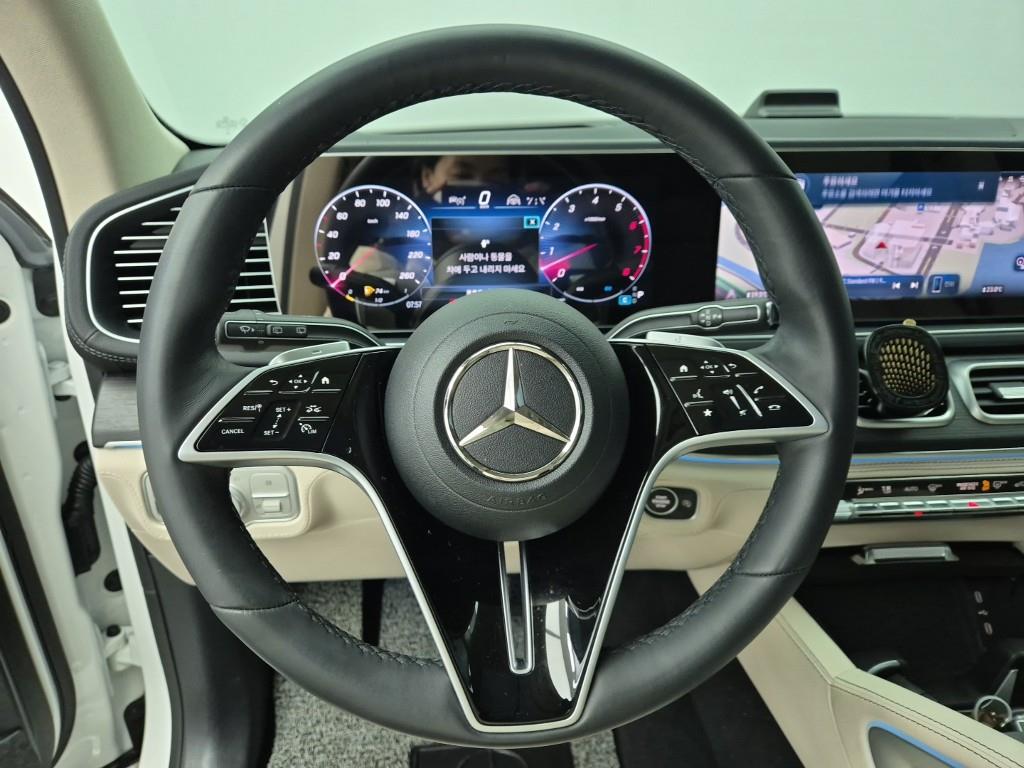 Mercedes Benz GLE Class - Vista 9