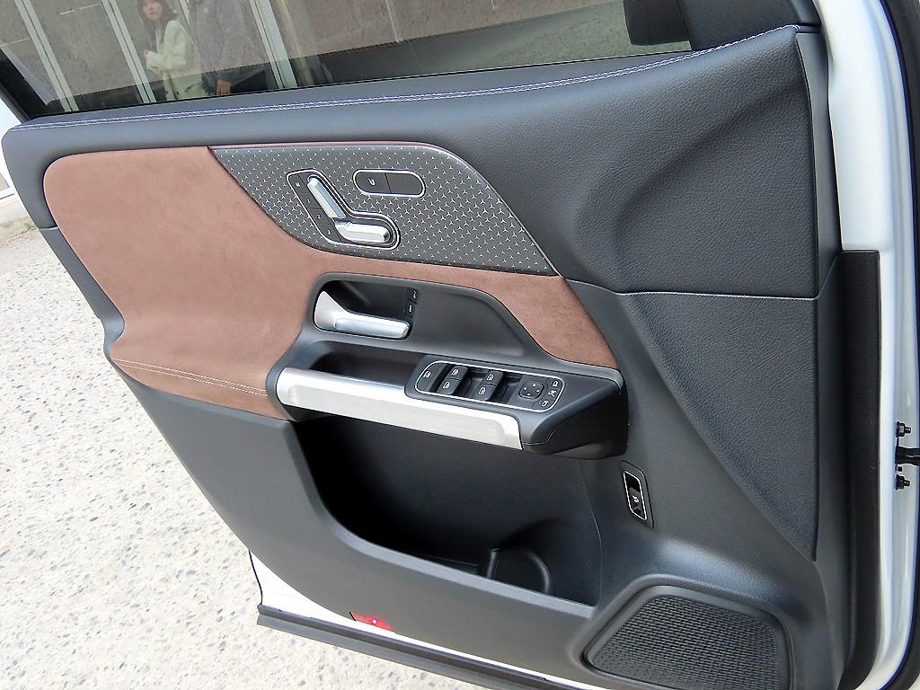 Mercedes Benz GLB Class - Vista 11