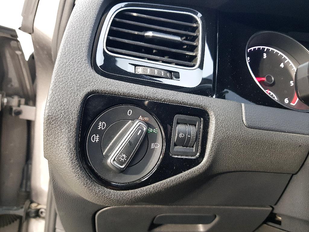 Volkswagen Golf - Vista 12