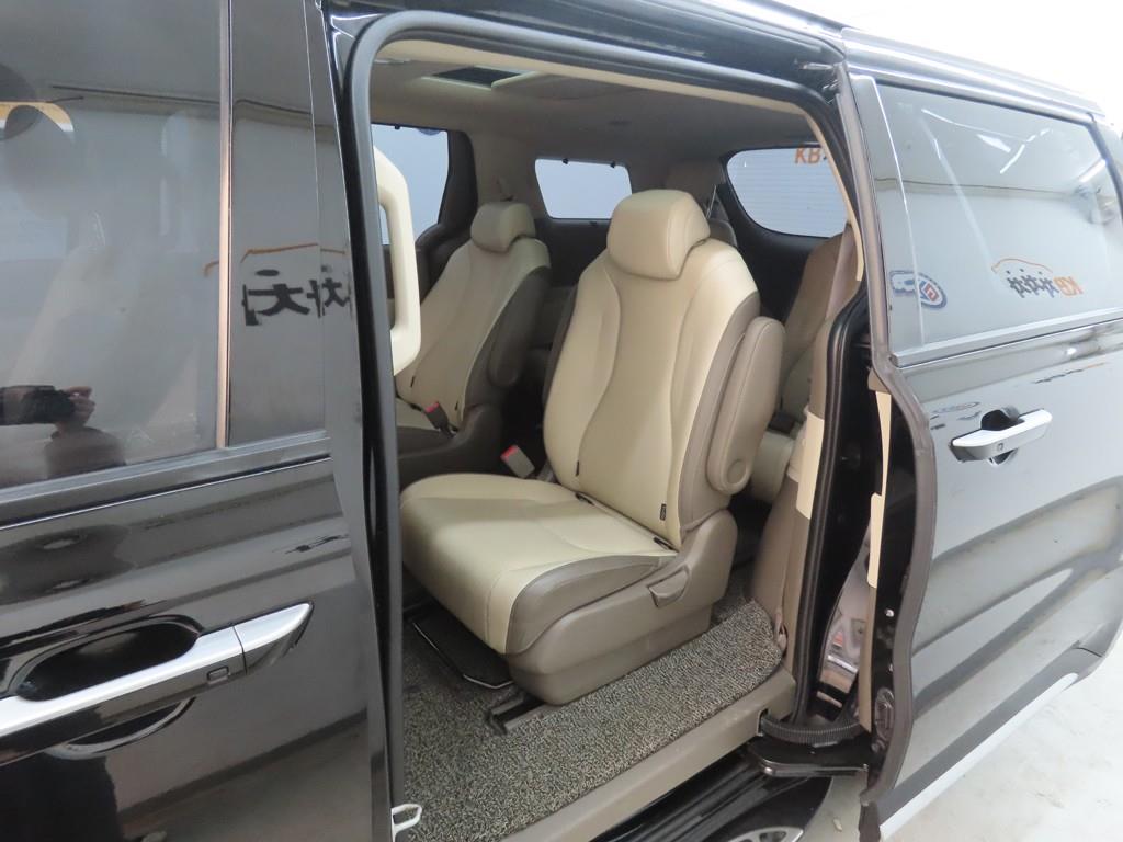 KIA Carnival - Vista 6