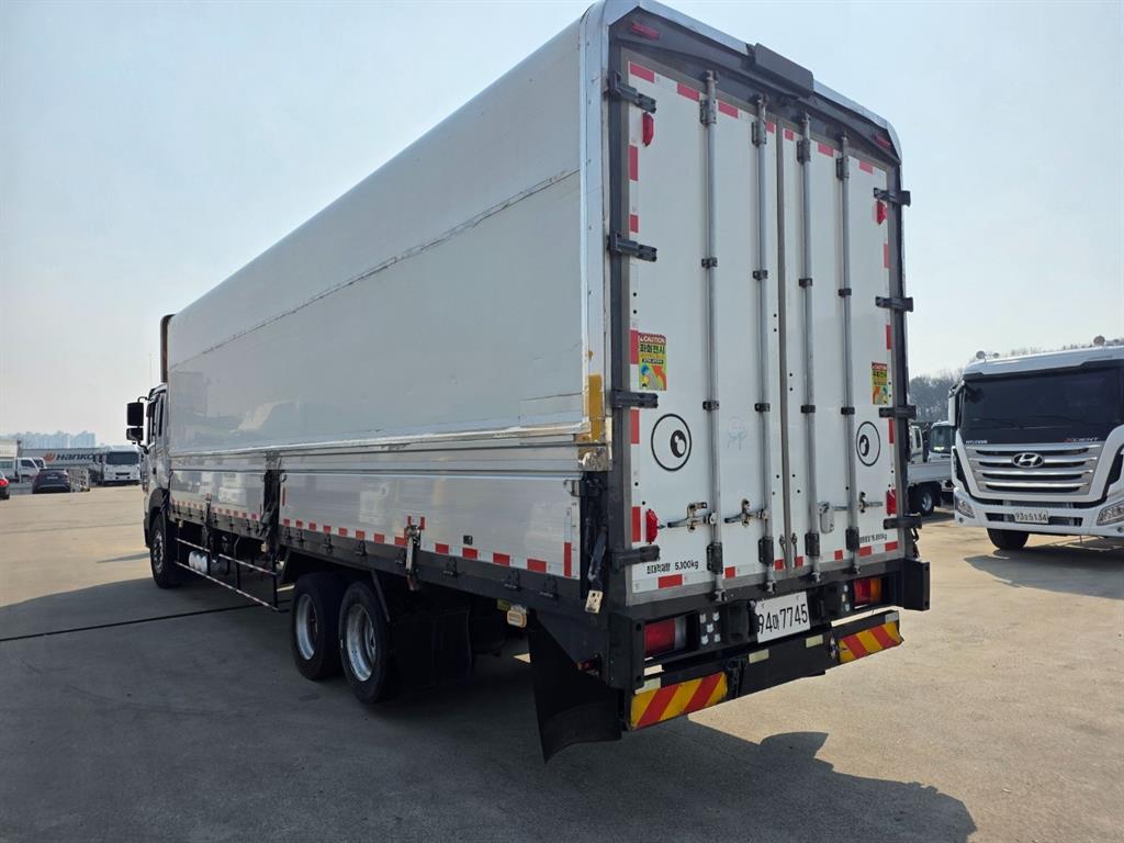 medium and large cargo truck - Vista 4