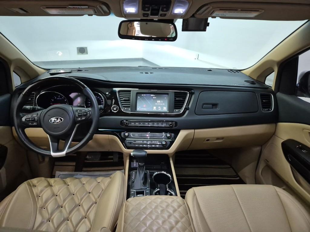 KIA Carnival - Vista 7