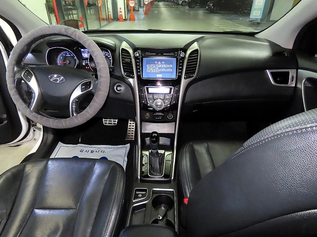 HYUNDAI i30 - Vista 10