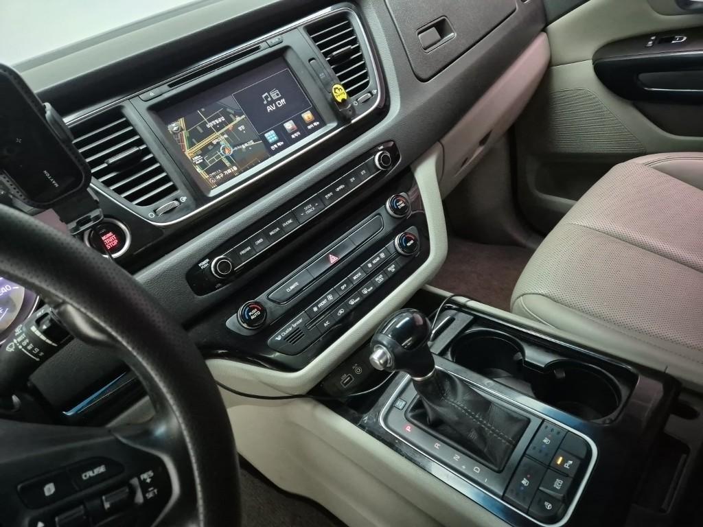 KIA Carnival - Vista 10