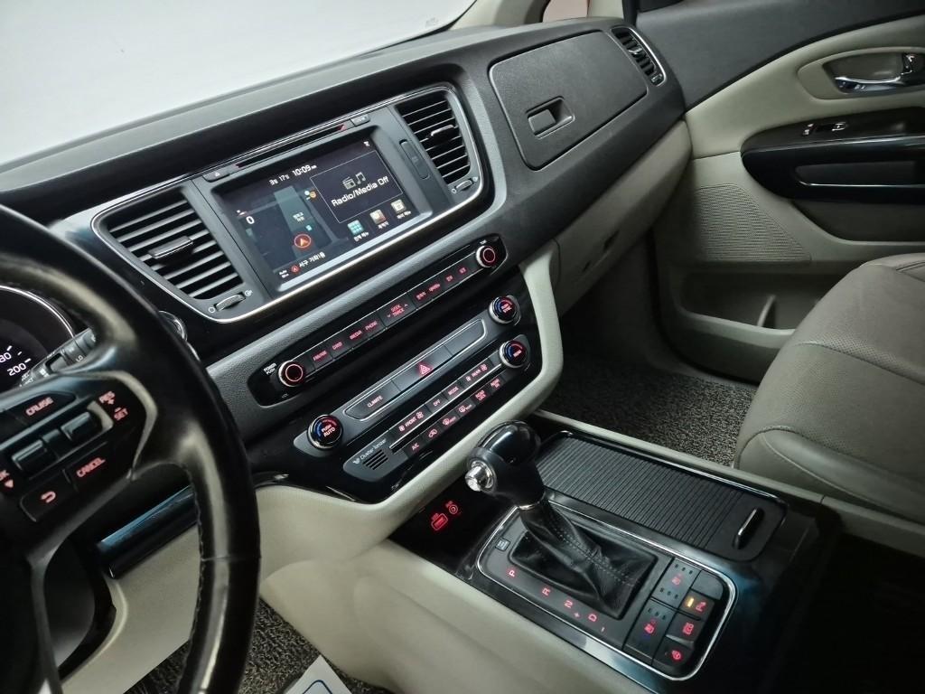 KIA Carnival - Vista 10