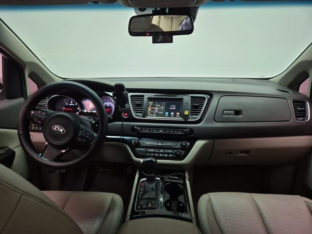 KIA Carnival - Vista 7