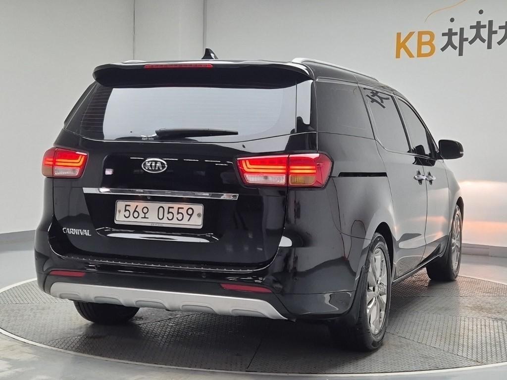 KIA Carnival - Vista 4