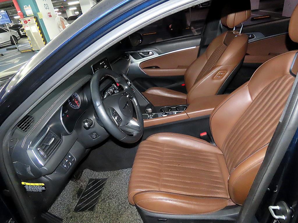 Genesis G70 - Vista 6