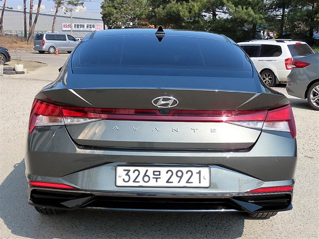 HYUNDAI Avante - Vista 4
