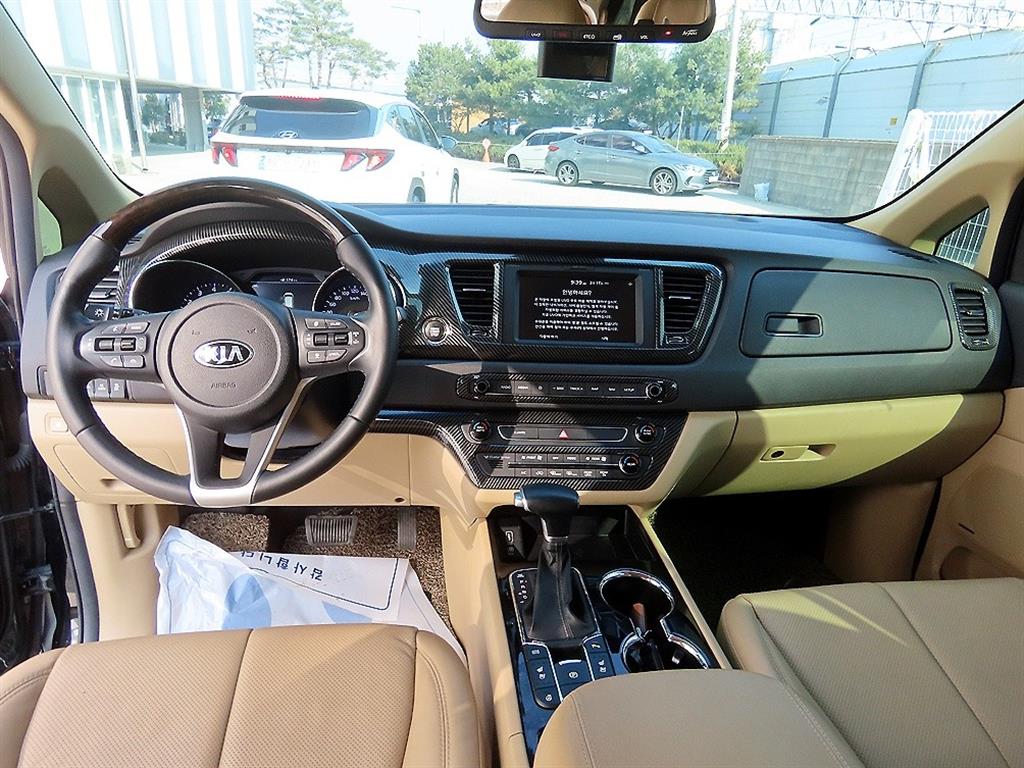 KIA Carnival - Vista 7