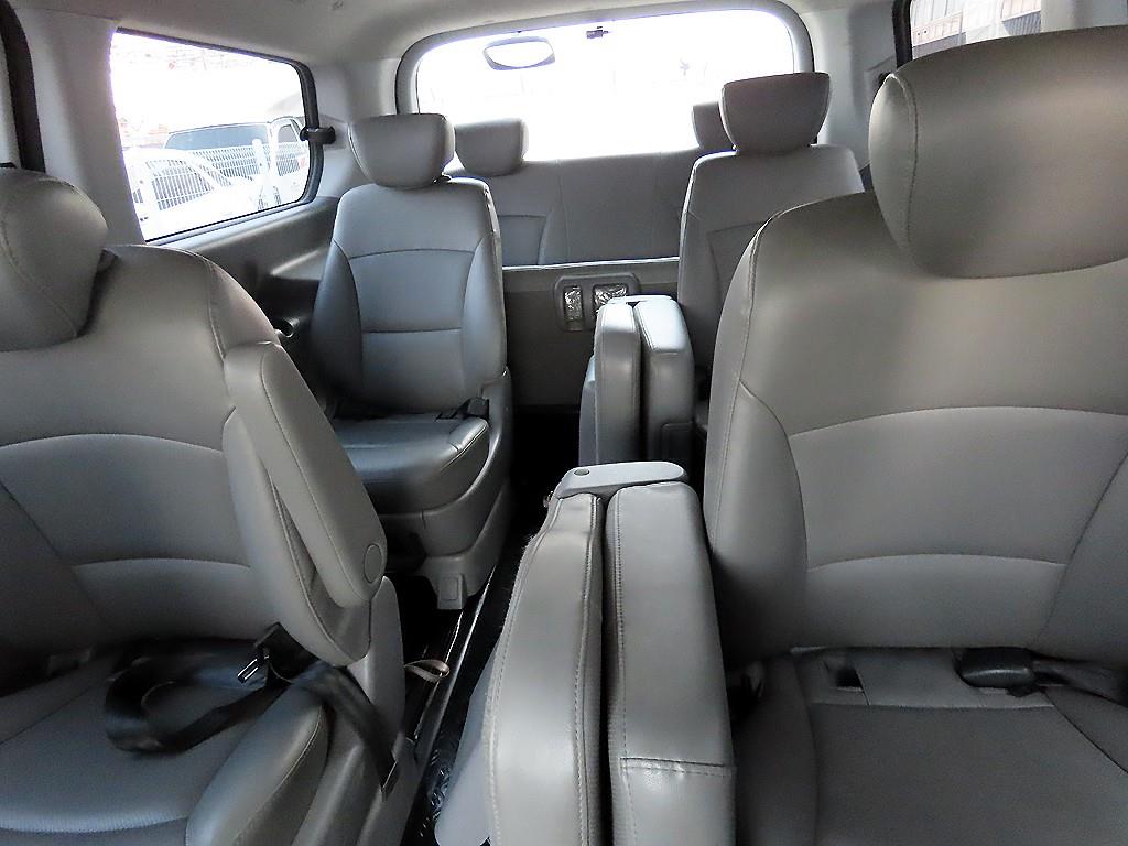 HYUNDAI Starex - Vista 7