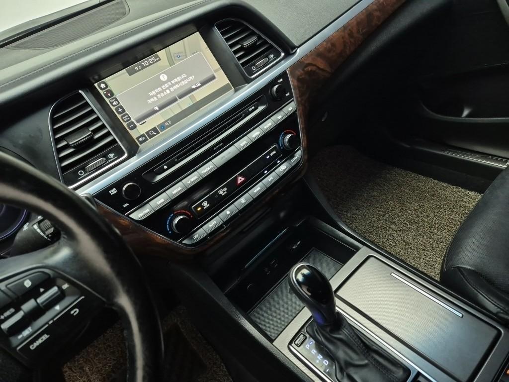 HYUNDAI Aslan - Vista 10