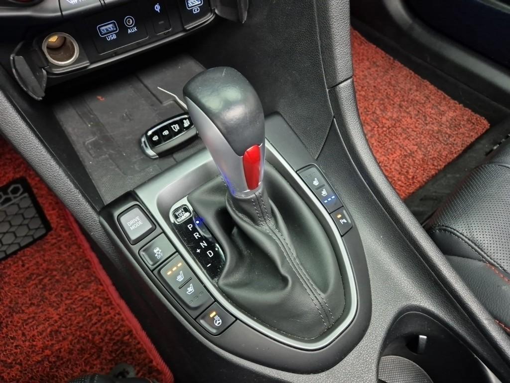 HYUNDAI Veloster - Vista 8